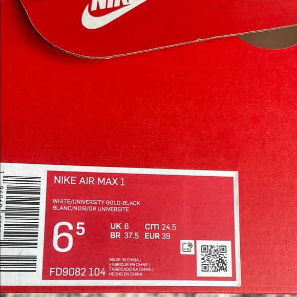 BRAND NEW Nike Air Max Sneakers - White, Black, Yellow - Picture 3 of 4